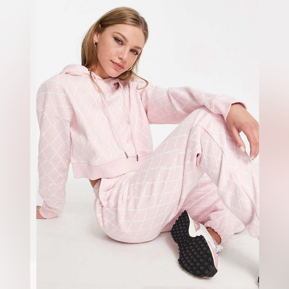 Roadies Tops - Roadies all over print hoodie in pink